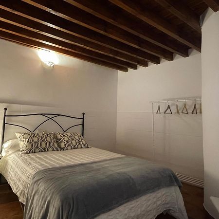 Al-Mansur Apartman Granada Szoba fotó