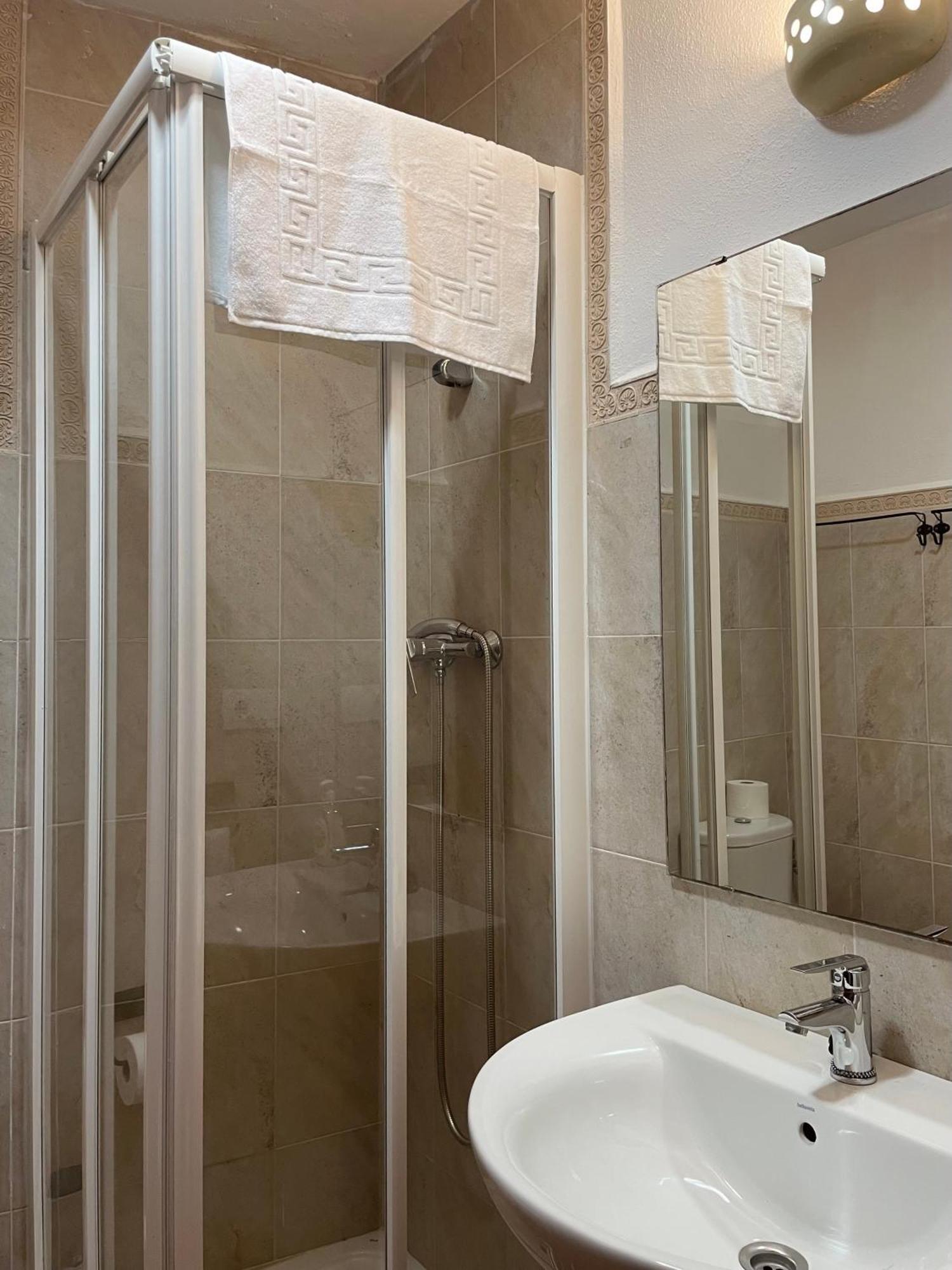 Al-Mansur Apartman Granada Szoba fotó